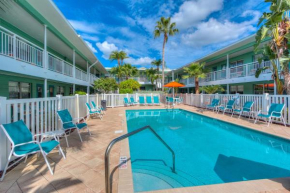Tropic Terrace Suite #9 - Beachfront Resort